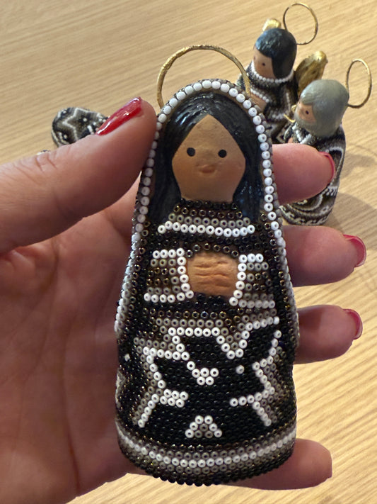 Nacimiento de navidad Chico Gris. NACCH01 - TATEHUARI, arte huichol