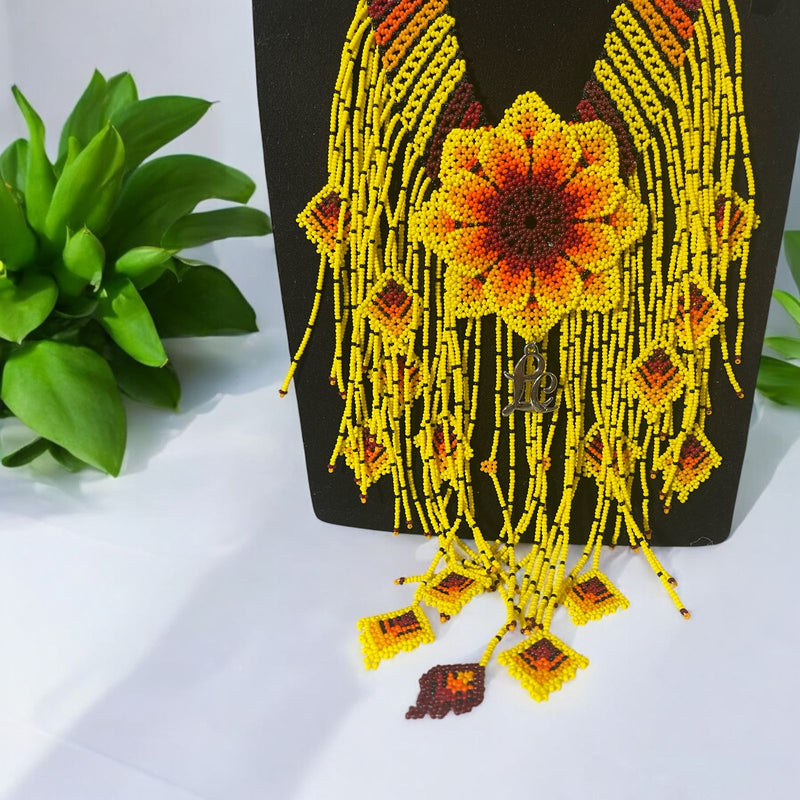 Collar Pavo Real Amarillo