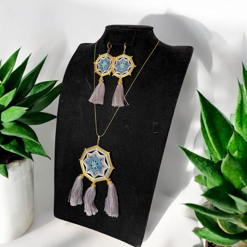 Collar Mandala Gris - TATEHUARI, arte huichol