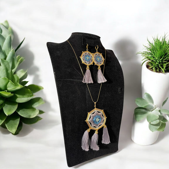 Collar Mandala Gris - TATEHUARI, arte huichol