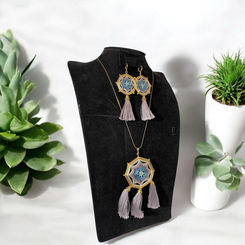 Collar Mandala Gris - TATEHUARI, arte huichol