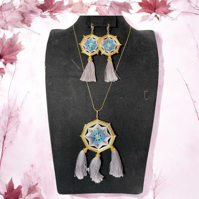 Collar Mandala Gris - TATEHUARI, arte huichol