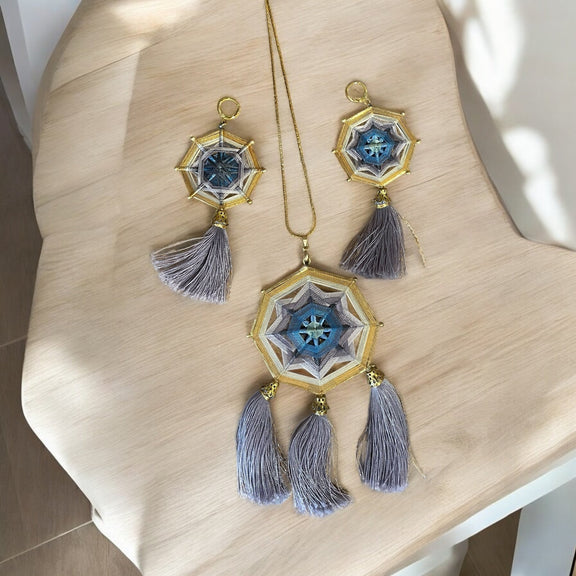 Collar Mandala Gris - TATEHUARI, arte huichol