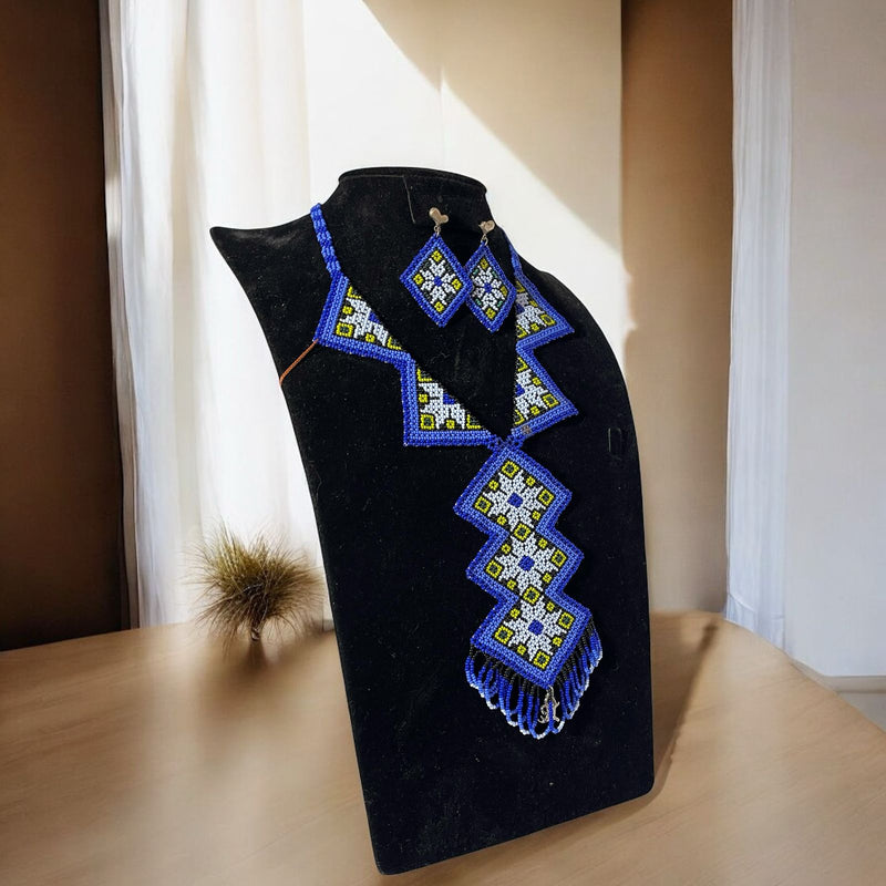Collar Rombos Azul - TATEHUARI, arte huichol