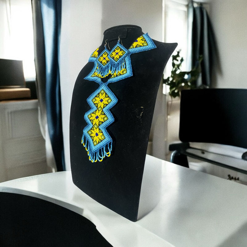 Collar Rombos Azul Cielo