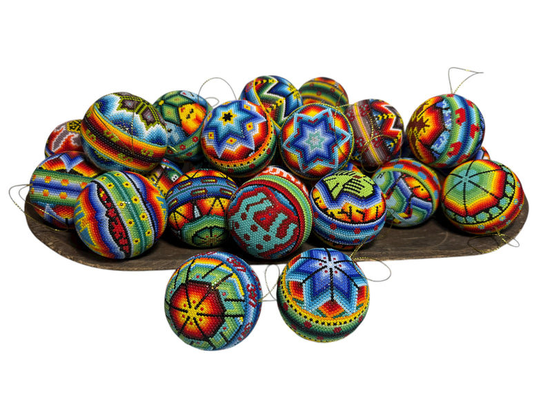 Esfera Decorada con Chaquira Mediana ESF03 - Arte Huichol - TATEHUARI, arte huichol