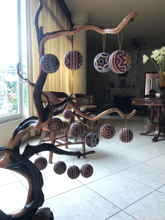 Esfera Decorada con Chaquira Mediana ESF05 - Arte Huichol - TATEHUARI, arte huichol