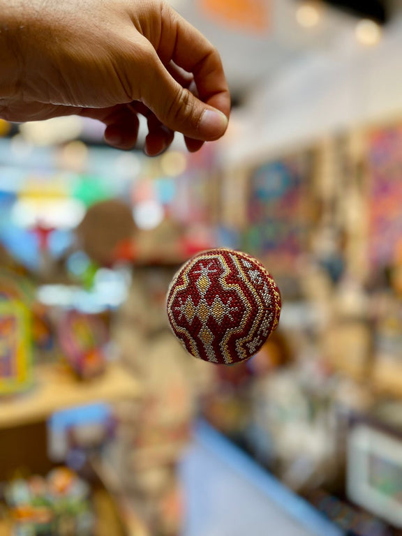 Esfera Decorada con Chaquira Mediana ESF04 - Arte Huichol - TATEHUARI, arte huichol