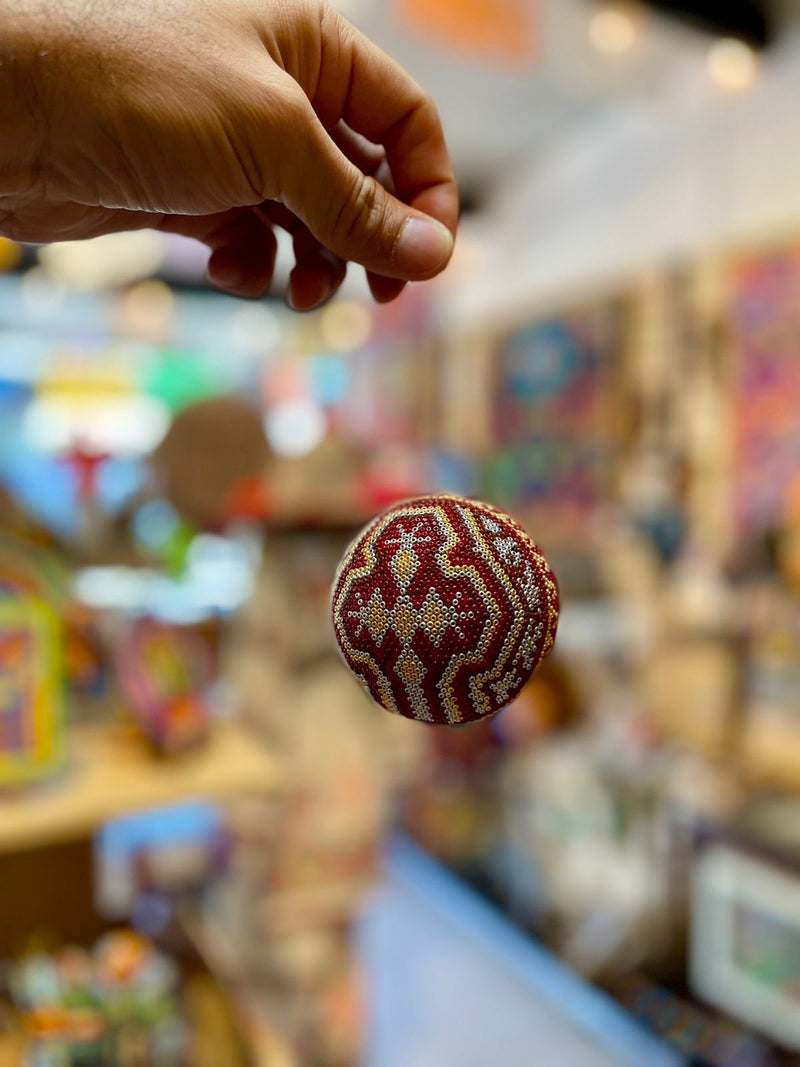 Esfera Decorada con Chaquira Mediana ESF04 - Arte Huichol - TATEHUARI, arte huichol