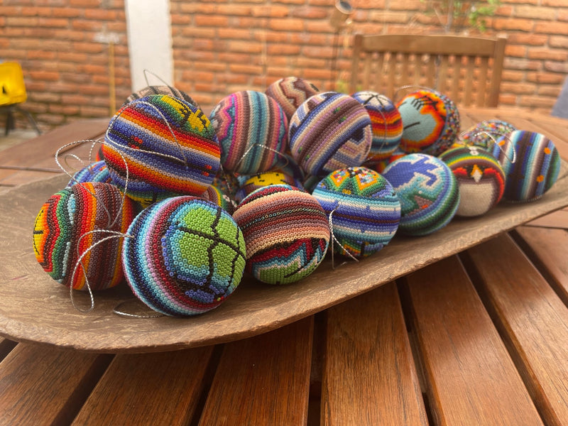 Esferas Decoradas con Chaquira ESF01 - Arte Huichol - TATEHUARI, arte huichol
