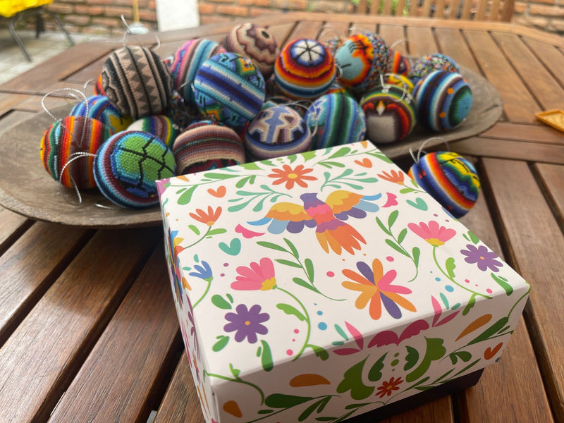 Esferas Decoradas con Chaquira ESF01 - Arte Huichol - TATEHUARI, arte huichol