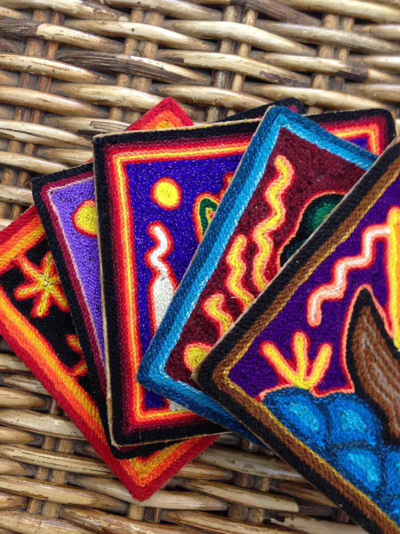 Cuadro o Tabla de Estambre 10 X 10 cms - TATEHUARI, arte huichol