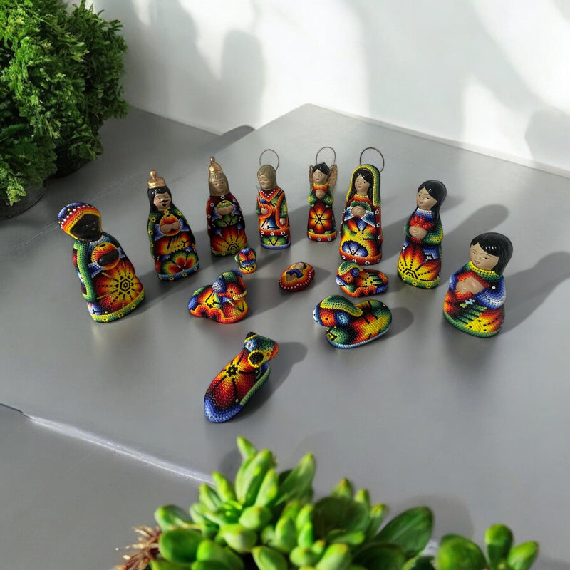 Nacimiento de navidad Grande Colores NACGRAND02 - TATEHUARI, arte huichol