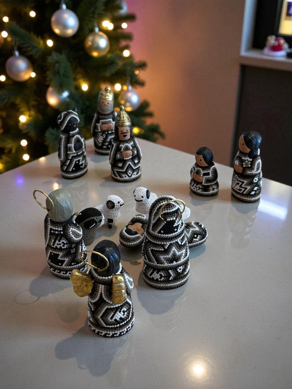 Nacimiento de navidad Chico Gris. NACCH01 - TATEHUARI, arte huichol