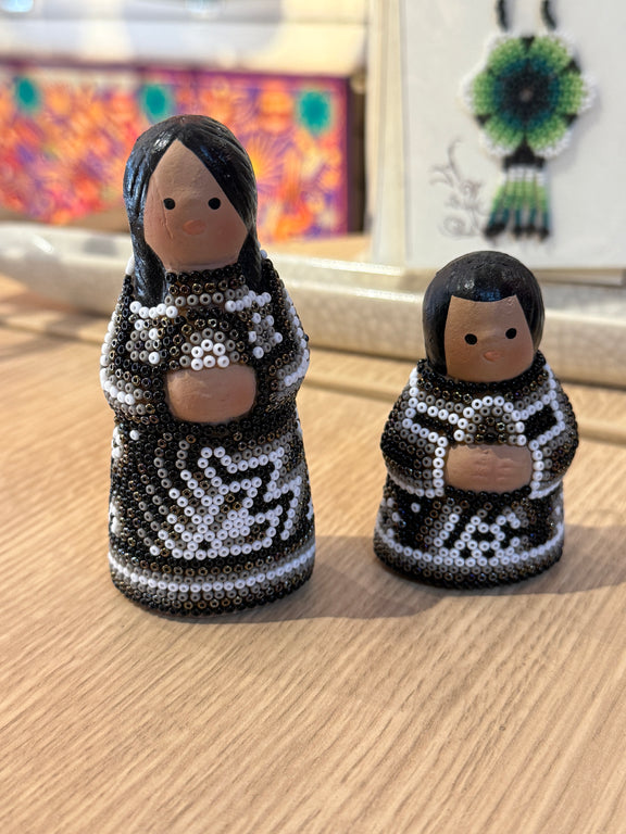 Nacimiento de navidad Chico Gris. NACCH01 - TATEHUARI, arte huichol