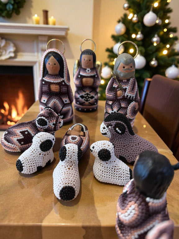 Nacimiento de navidad Chico Tinto. NACCH02 - TATEHUARI, arte huichol