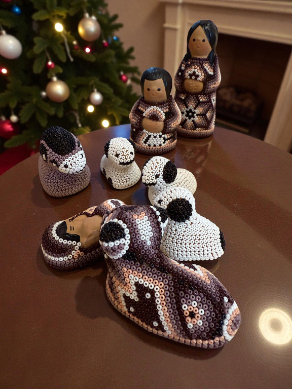 Nacimiento de navidad Chico Tinto. NACCH02 - TATEHUARI, arte huichol