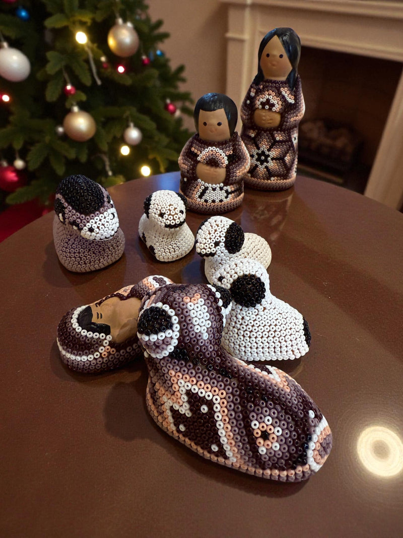 Nacimiento de navidad Chico Tinto. NACCH02 - TATEHUARI, arte huichol