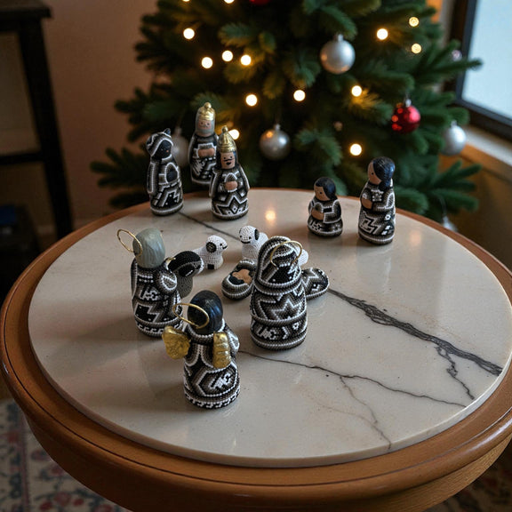 Nacimiento de navidad Chico Gris. NACCH01 - TATEHUARI, arte huichol