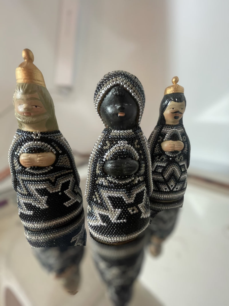 Nacimiento de navidad Grande Gris NACGRAND01 - TATEHUARI, arte huichol