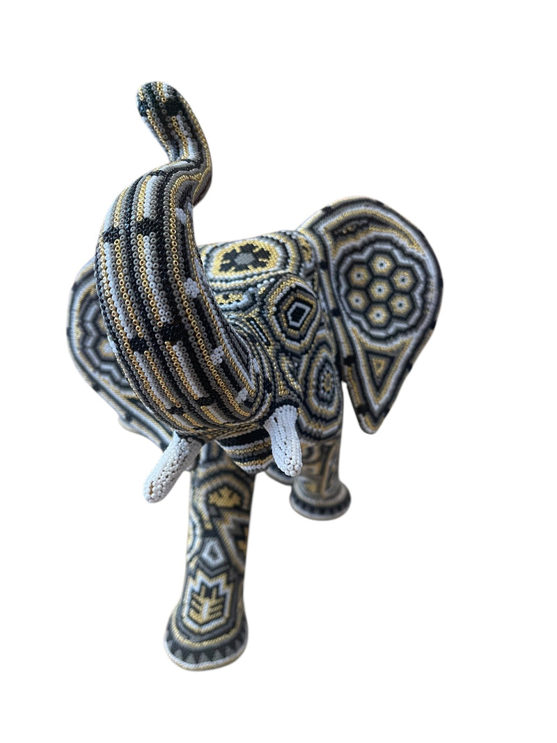 Elefante forrado con chaquira ELEE02 - TATEHUARI, arte huichol